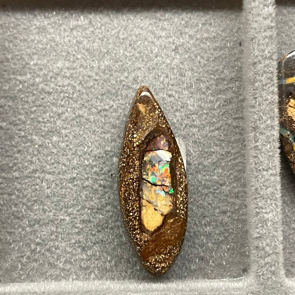 Cut opal Display (small pcs)